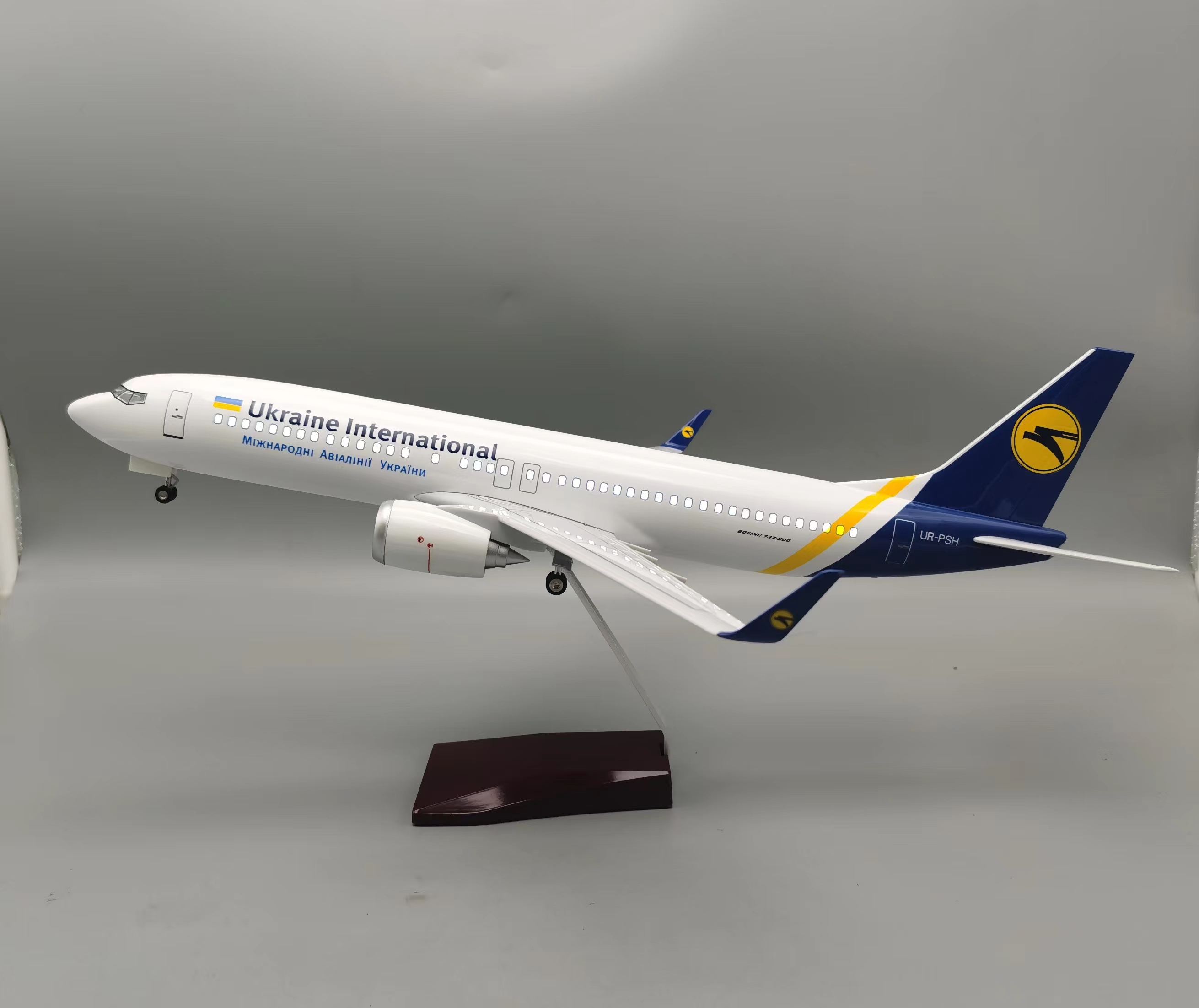 Model Kit Ukraine - 1/85 Duży Model Samolotu B737 Ukraiński,