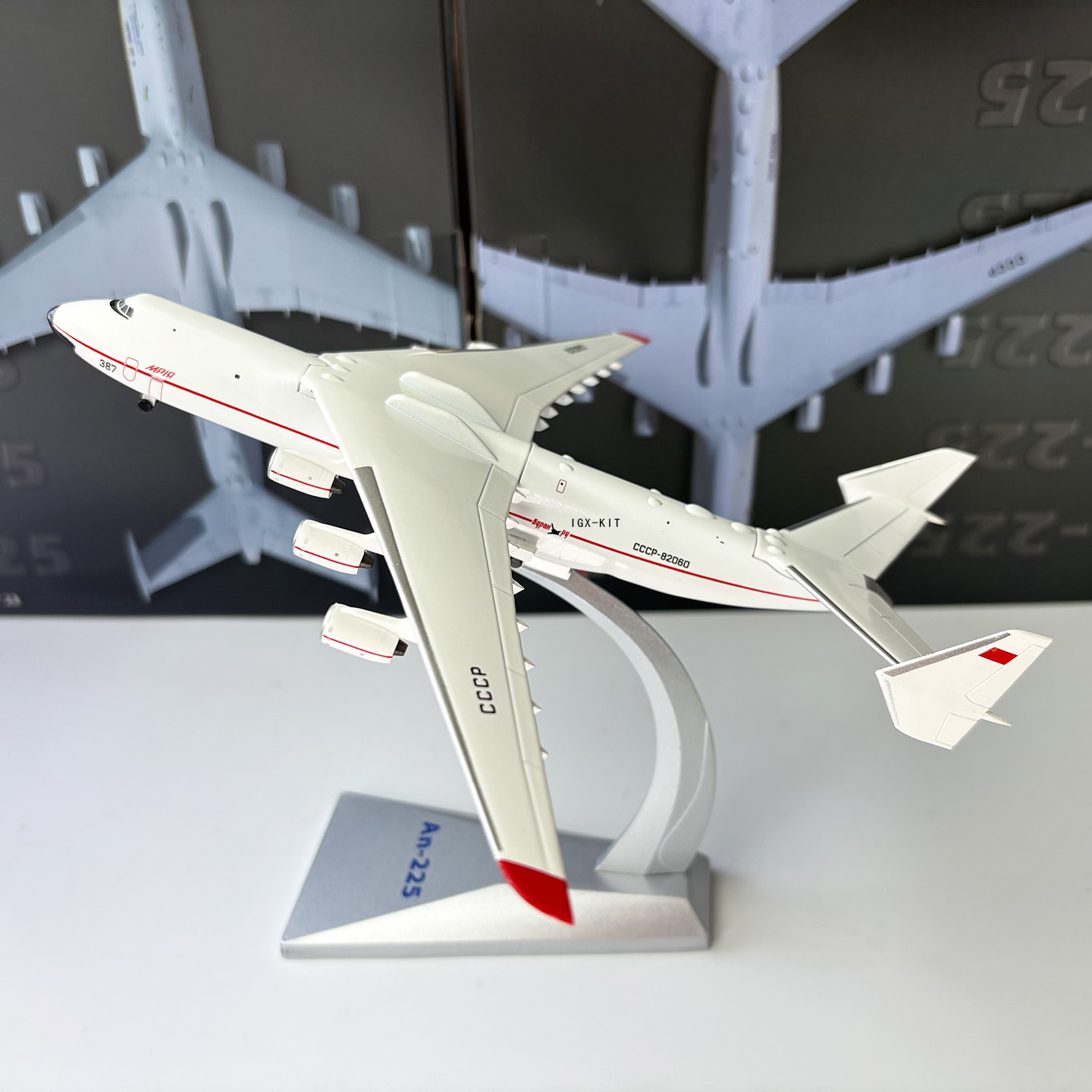 Model Kit Ukraine - Model samolotu AN-225 w skali 1/400,