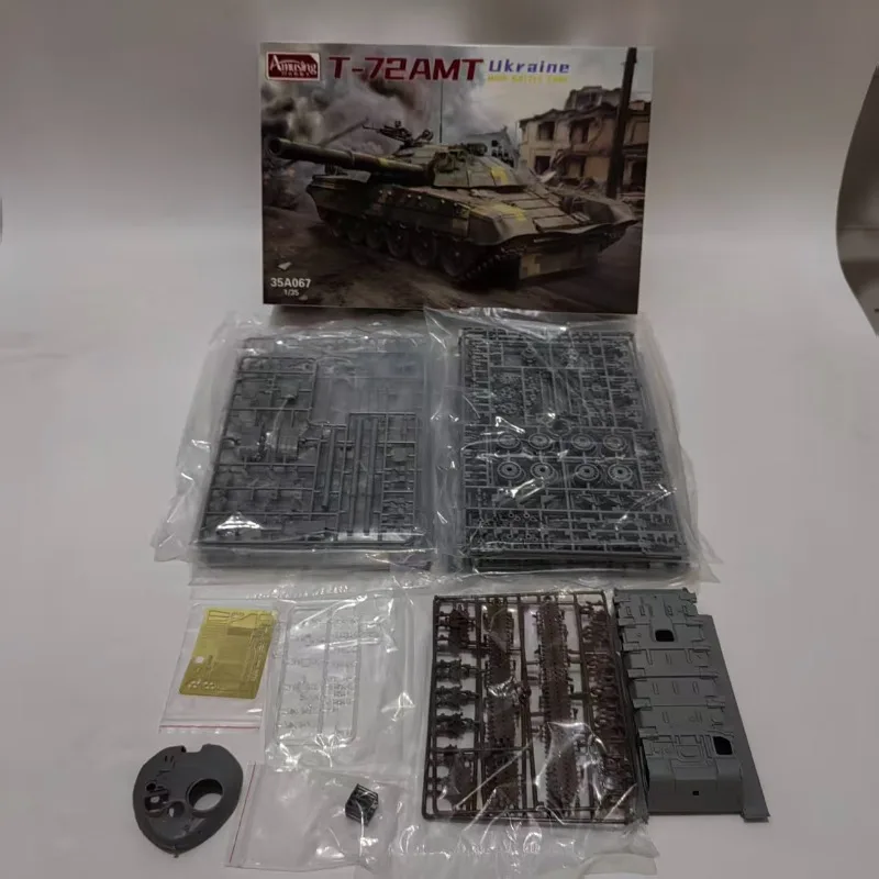 Model Kit Ukraine - Zabawny model do składania: Ukraiński czołg